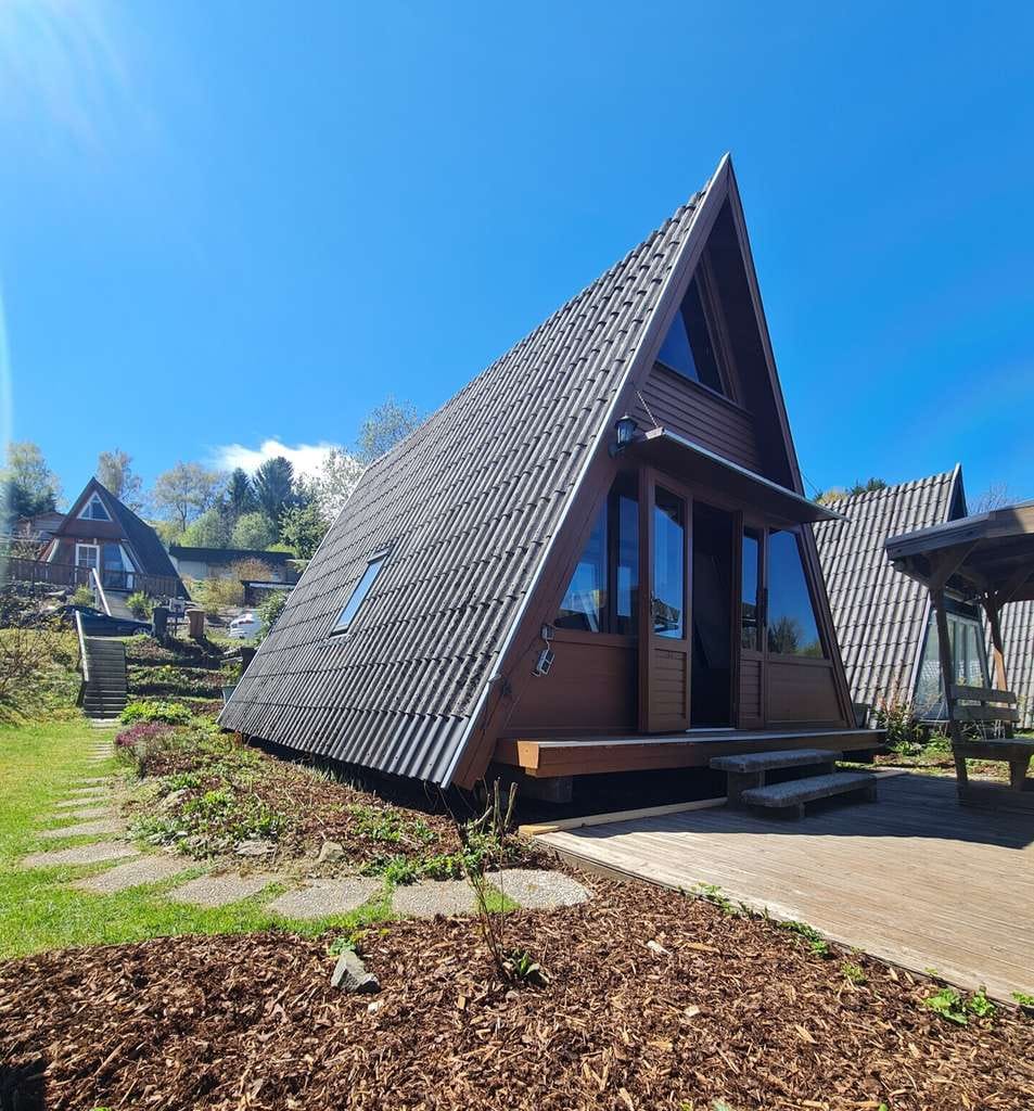 Immobilie in Freyung - Günstig ins Eigenheim!
Kleines Chalet zum top Preis. Billiger als Miete. Tolle Lage und gut saniert - Bild 0
