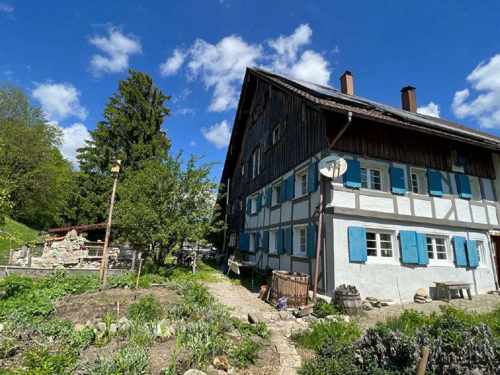 Immobilie in Argenbühl - Wunderschöne Bauernhaushälfte mit über 8.000 qm Grundstück - Bild 4