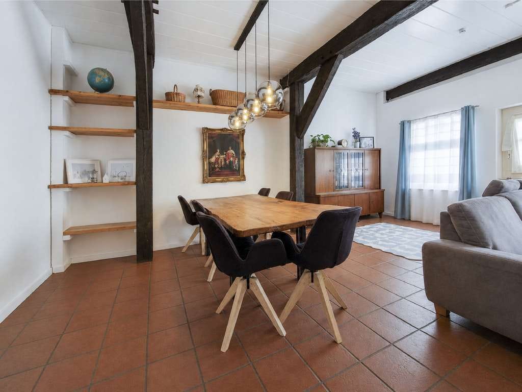 Immobilie in Herzhorn - Historischer Wohntraum unter Reet – 7 Zimmer, Kamin, Ausbaupotenzial und eingezäunter Garten - Bild 1