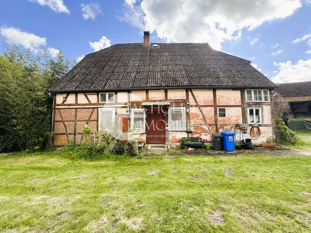 Immobilie in Bergen an der Dumme - Historische Hofstelle mit über 2 Hektar Land – Sanierungsobjekt mit freiem Blick in die Feldmark - Bild 4