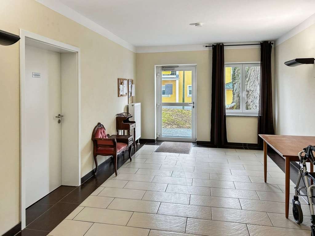 Immobilie in Ortenburg - Ortenburg: Investition in altersgerechtes Wohnen – Vermietete 2-Zimmer-Wohnung mit Balkon - Bild 1