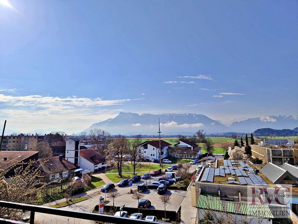 Immobilie in Ainring - Traumhafter Blick in die Berge - große Sonnenterrasse, oberstes Geschoss - Tiefgarage inklusive! - Bild 1