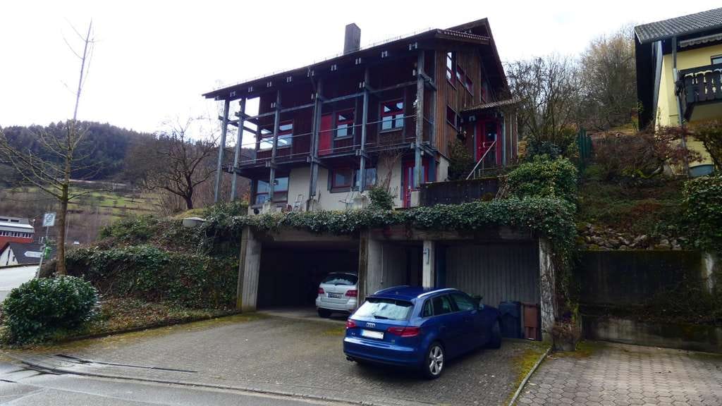 Immobilie in Weisenbach - WEISENBACH: Bauhausstilhaus mit ELW  in unverbaubarer  Aussichtslage - Bild 1