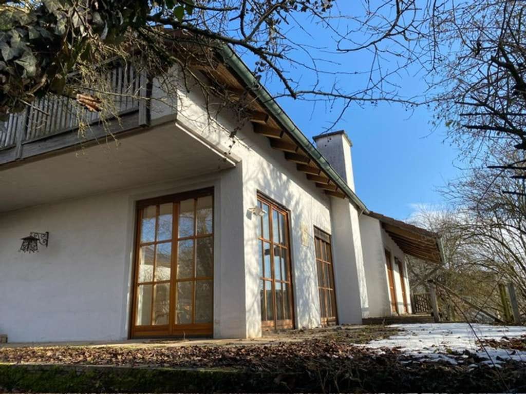 Immobilie in Eichstätt - Großzügiges Einfamilienhaus mit Einliegerwohnung – mediterranes Wohnen in ruhiger Hanglage - Bild 0