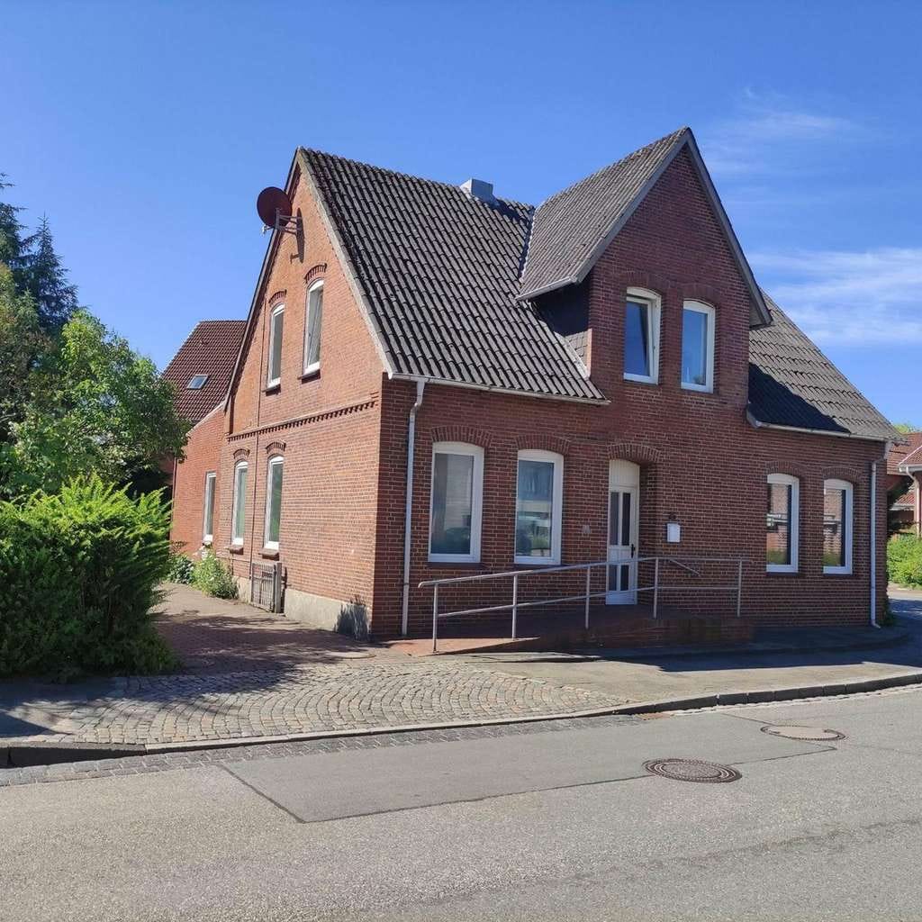 Immobilie in Niebüll - Haus am Bahnhof mit zwei Wohneinheiten - Bild 0
