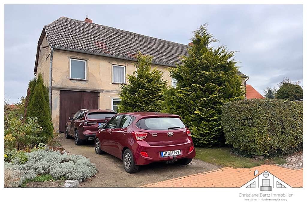 Immobilie in Neukloster - Im Herzen von Neukloster - Herrenhaus mit Stallgebäude auf großem Grundstück zu verkaufen - Bild 1
