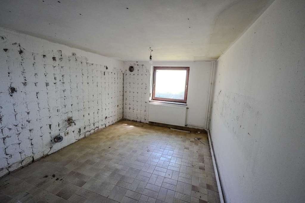 Immobilie in Hasloh - Natur, Ruhe, Raum in Hasloh. Großes 5-Zimmer Haus mit Grundstück und viel Potenzial - Bild 1