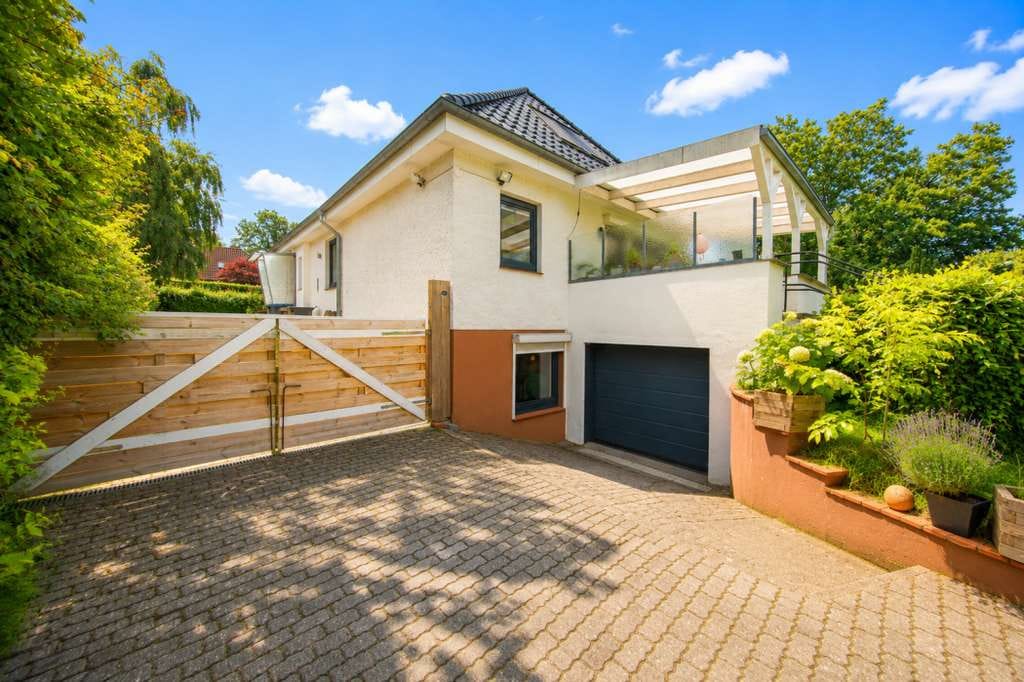 Immobilie in Bordesholm - Familienfreundliches Zuhause mit viel Platz, großem Garten und wohnlich nutzbarem Keller in Bordesh - Bild 2