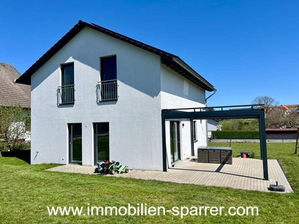 Immobilie in Weiherhammer - Modernes Einfamilienhaus mit großem Grundstück und Doppelgarage - Bild 0