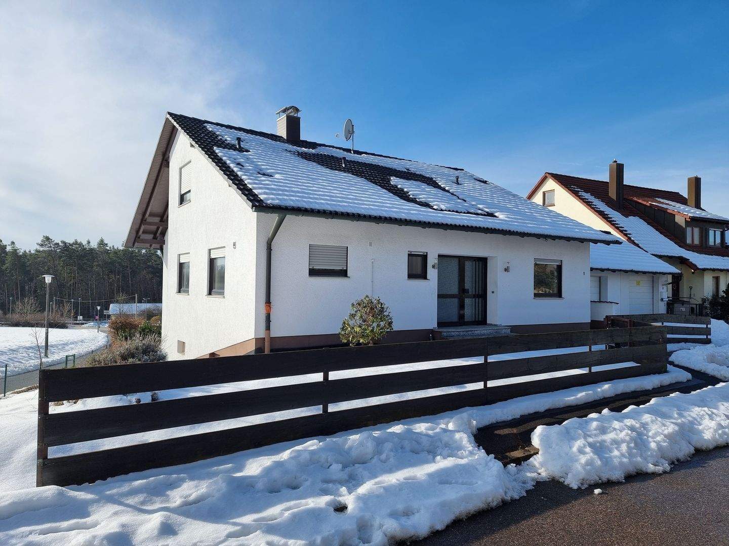 Immobilie in Burgthann - Schnäppchen! Ein- oder Zweifamilienhaus in ruhiger, familienfreundlicher und zentraler Lage - Bild 1