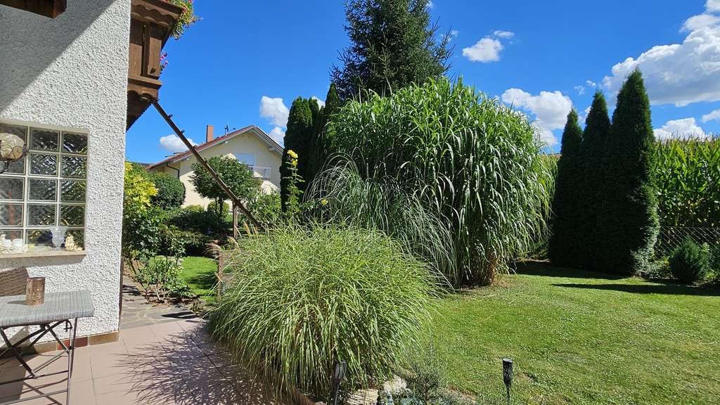 Immobilie in Reisbach - Das Haus, welches sich selbst mitbezahlt - 1/2-Familienhaus mit 1945 qm Grundstück & 3 Garagen - Bild 4