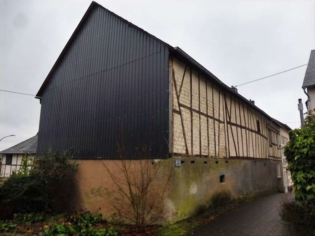 Immobilie in Lieg - Doppelhaus mit Nebengebäude aus alter und neuerer Zeit - Bild 2