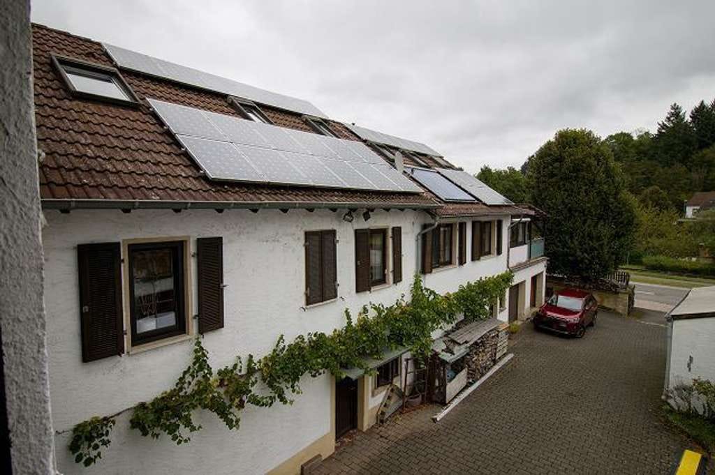 Immobilie in Offenbach-Hundheim - Schönes Zweifamilienhaus mit 2 Garagen, Nebengebäude und Garten zu verkaufen - Bild 0