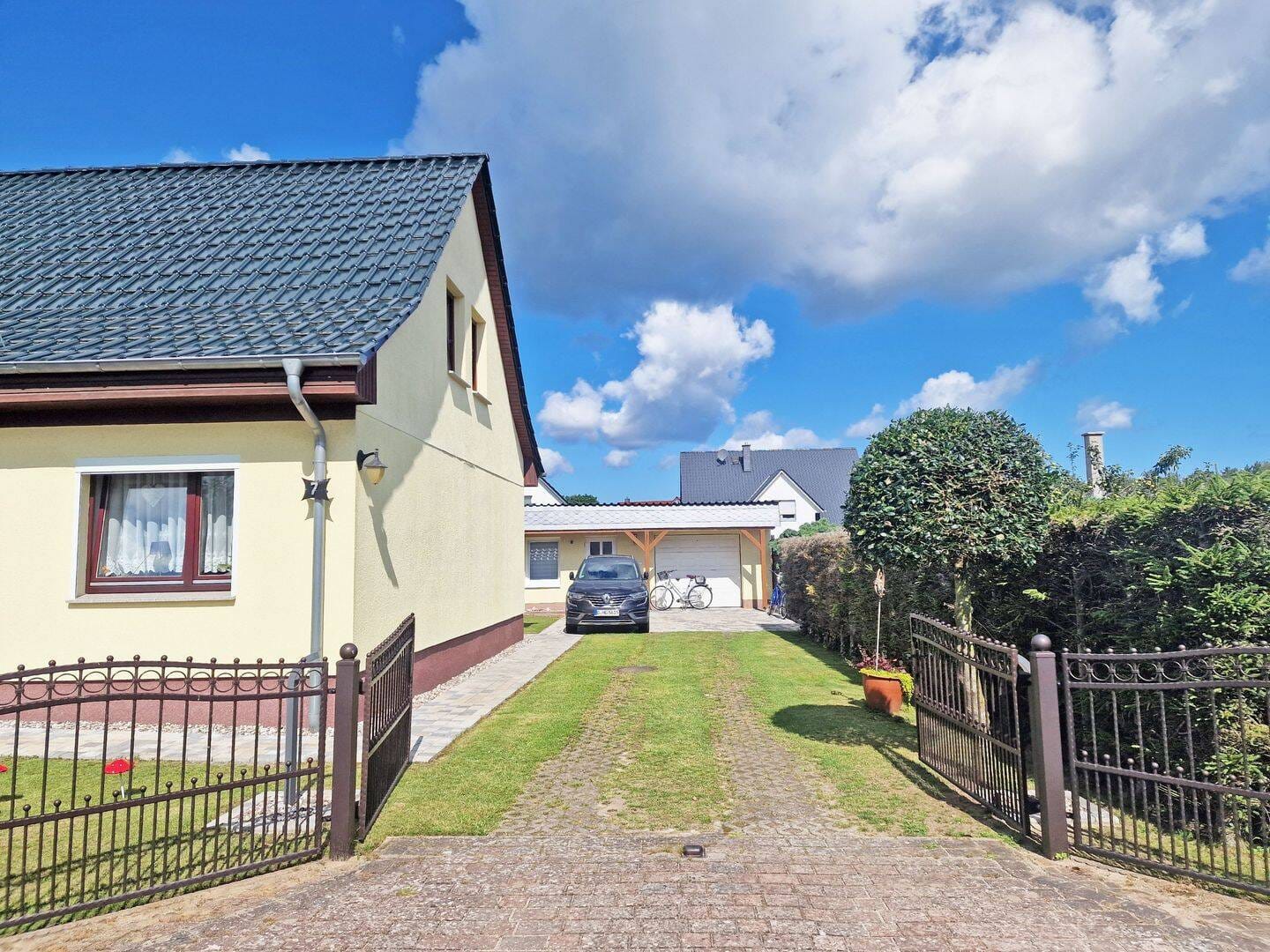 Immobilie in Karlshagen - großzügiges Einfamilienhaus mit separater Ferienwohnung im Ostseebad Karlshagen - Bild 1