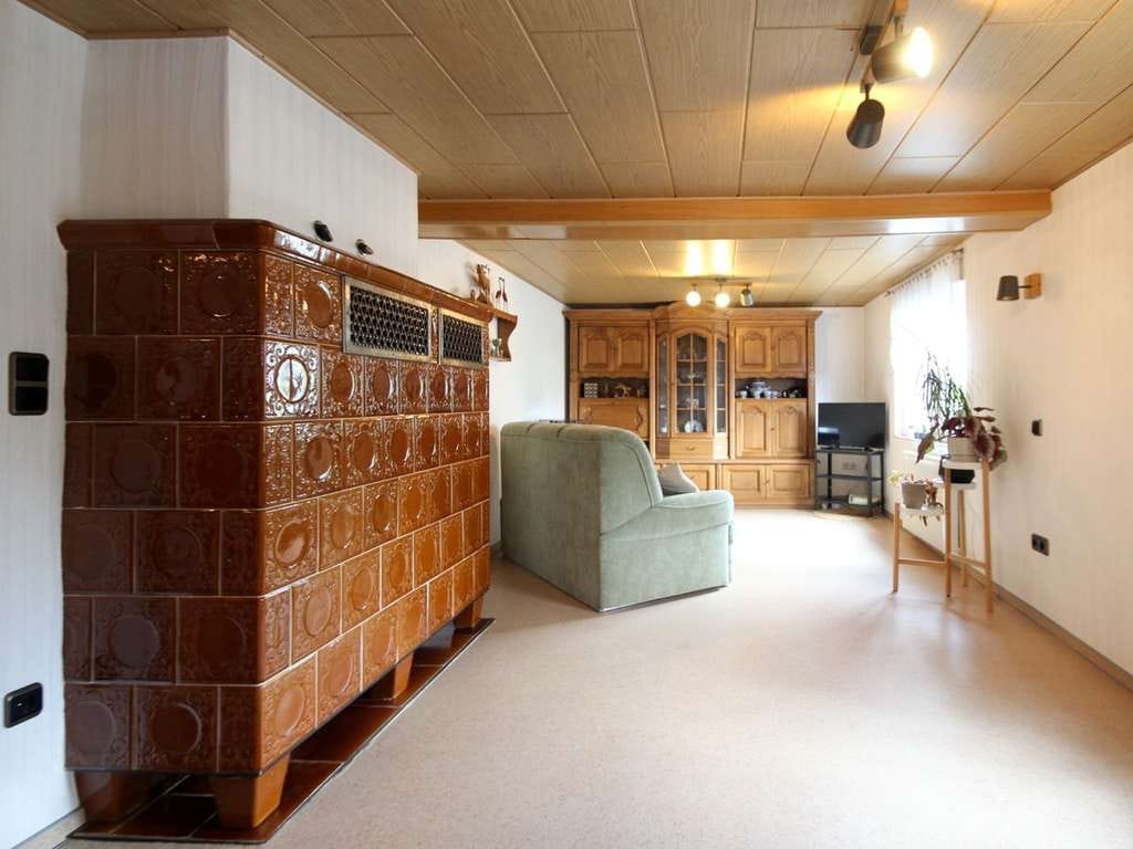 Immobilie in Kaltennordheim - Viel Platz auf dem Land: Wohnhaus mit großem Baugrundstück - auch Tierhaltung möglich - Bild 4