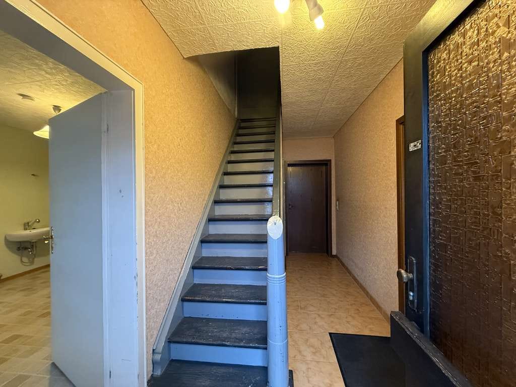 Immobilie in Eppelborn - Modernisierungsbedürftiges einseitig angebautes Haus mit Ausbaupotenzial – in ruhiger Lage von Eppel - Bild 1