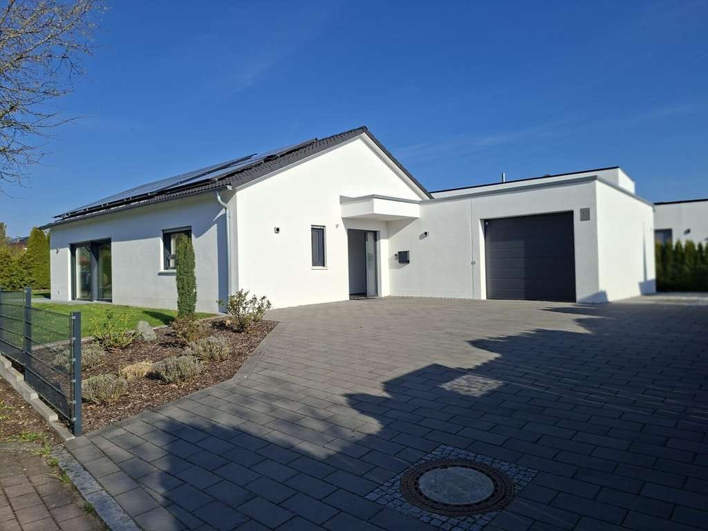 Immobilie in Bachhagel - Willkommen in ihrem Traumhaus - 
modernes und ebenerdiges 
Wohnkonzept für die kleine Familie - Bild 0
