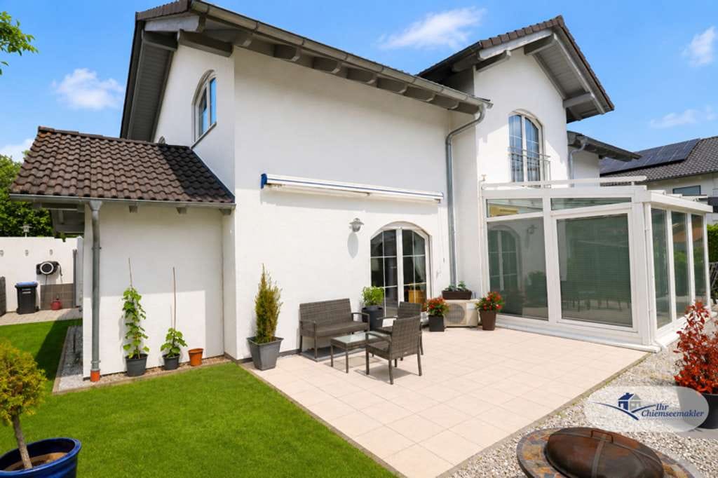 Immobilie in Bernau am Chiemsee - Familienwohnen mit Mehrwert – Gepflegtes Einfamilienhaus mit großer Einliegerwohnung in Bernau am Ch - Bild 0