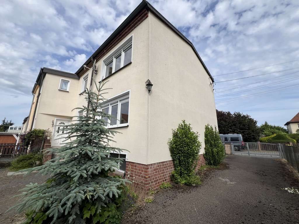 Immobilie in Borsdorf - Großzügiges Mehrgenerationenhaus mit zwei Wohneinheiten und Garten nahe Leipzig zum Verkauf - Bild 1