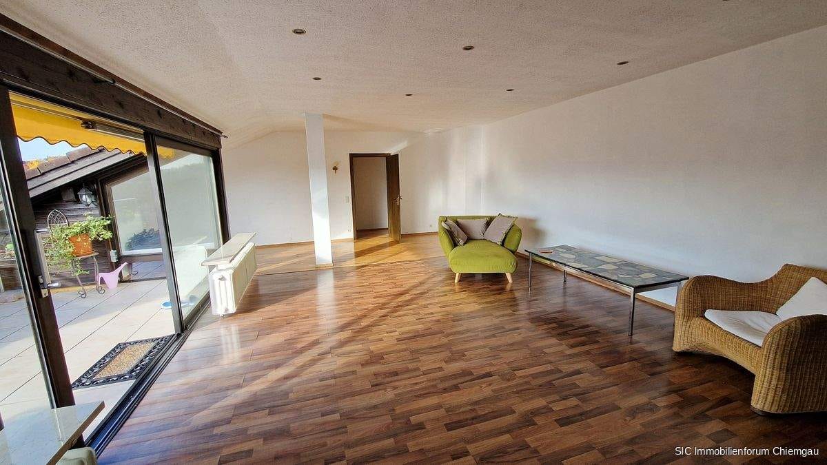 Immobilie in Traunstein - Großzügige 6 Zi.- Dachterrassenwohnung mit Bergpanoramablick in Traunstein-Haslach! - Bild 2