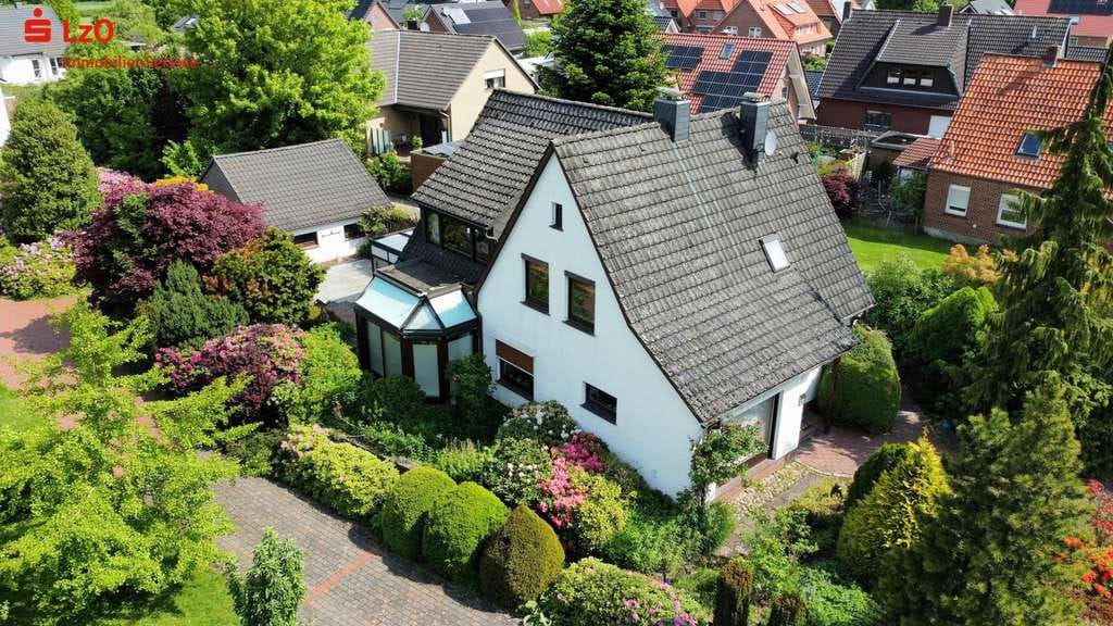 Immobilie in Hude (Oldenburg) - Familienidyll mit viel Platz – großzügiges Einfamilienhaus in Hude - Bild 0
