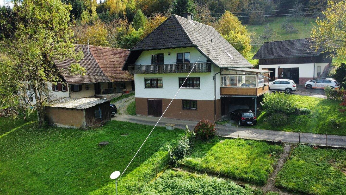 Immobilie in Biberach - Schickes Schwarzwaldhaus mit Nebengebäuden und großem Grundstück in traumhafter Hanglage bei Biberach - Bild 1
