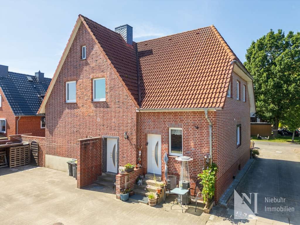 Immobilie in Wittorf - Großzügiges Zweifamilienhaus mit vielfältigen Nutzungsmöglichkeiten in Wittorf - Bild 1