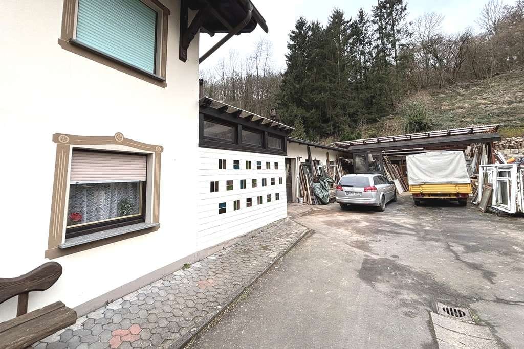 Immobilie in Altenahr - Vielseitig nutzbares Zweifamilienhaus mit zusätzlicher Gewerbeeinheit in Altenahr - Bild 1