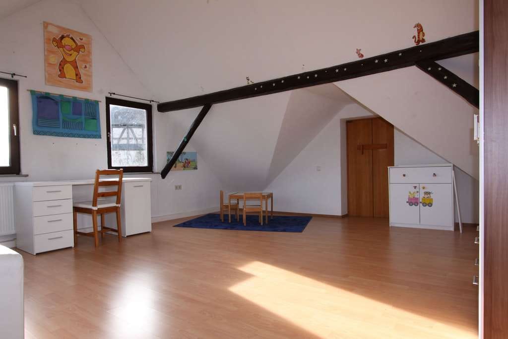 Immobilie in Gemünden (Felda) - Gemünden: Modern wohnen im historischen Fachwerk – Zweifamilienhaus mit Weitblick! - Bild 4