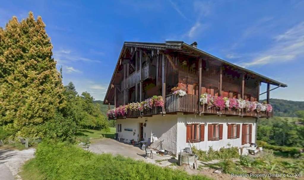 Immobilie in Schwarzach - Exponierte Alleinlage mit traumhaftem Weitblick auf einer Anhöhe im vorderen Bayerischen Wald! - Bild 1