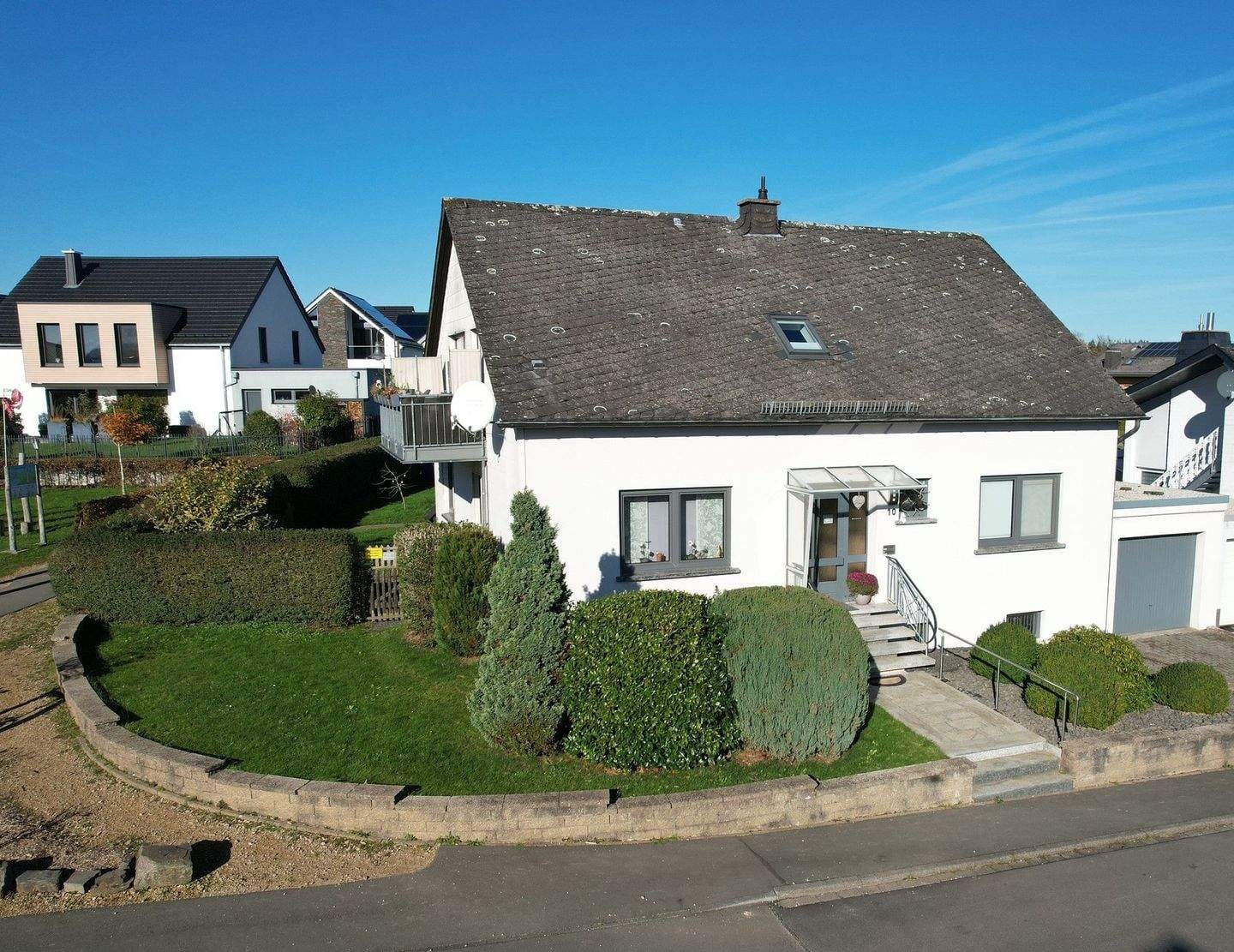 Immobilie in Arzfeld - Gepflegtes Ein- oder Zweifamilienhaus in bevorzugter Wohnlage in Arzfeld. - Bild 1