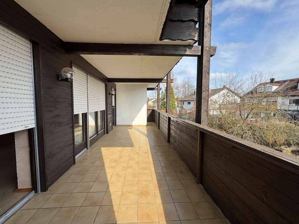 Immobilie in Emmerting - So groß wie ein eigenes Haus - Obergeschosswohnung mit sonnigem Südostbalkon und Gartenmitbenutzung - Bild 1