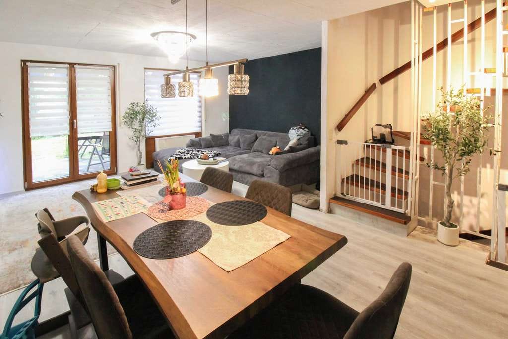 Immobilie in Renningen - Ihr neues Familienglück: Gepflegtes Reihenmittelhaus mit Garten & Garage in Renningen - Bild 3