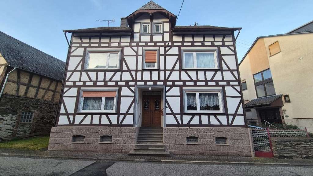 Immobilie in Dill - Altes aber ehrliches Haus mit riesiger Scheune, Ideal für Ferienwohnung und Handwerker mit großem... - Bild 0