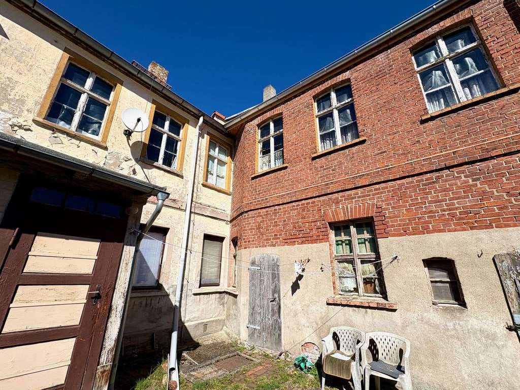 Immobilie in Burg - Stadthaus zur Sanierung, verwirklichen Sie sich Ihren Traum in Burg - Bild 1