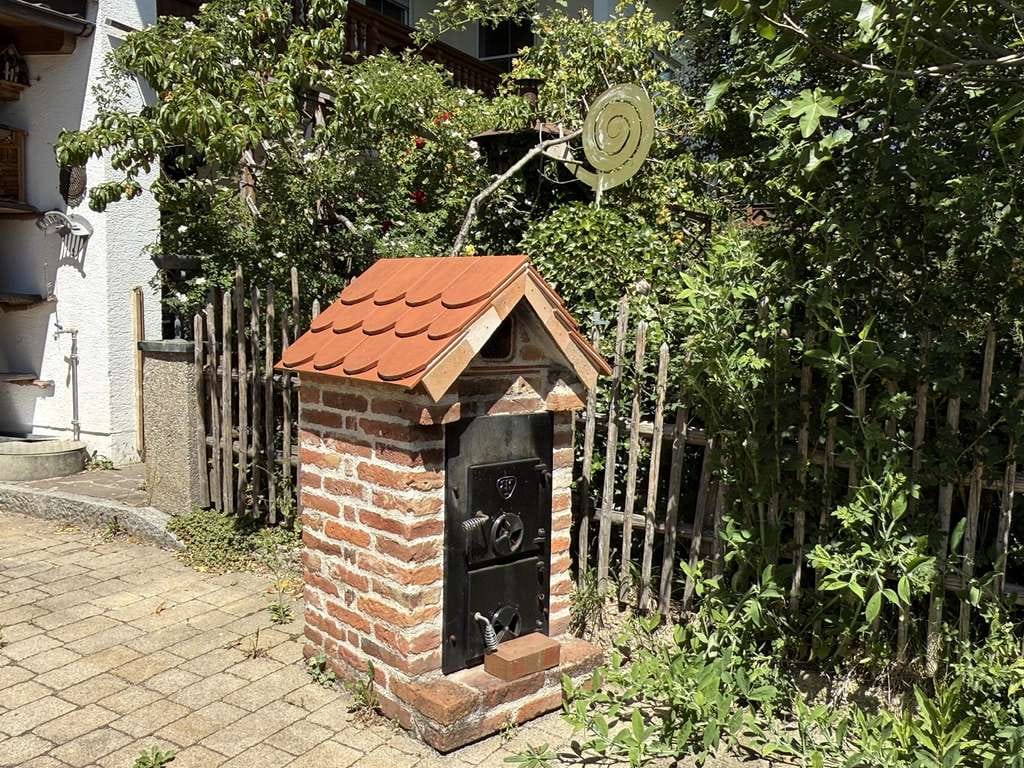 Immobilie in Reut - Familienhaus mit Einliegerwohnung und Gartenidyll in ruhiger Lage in Reut - Bild 1