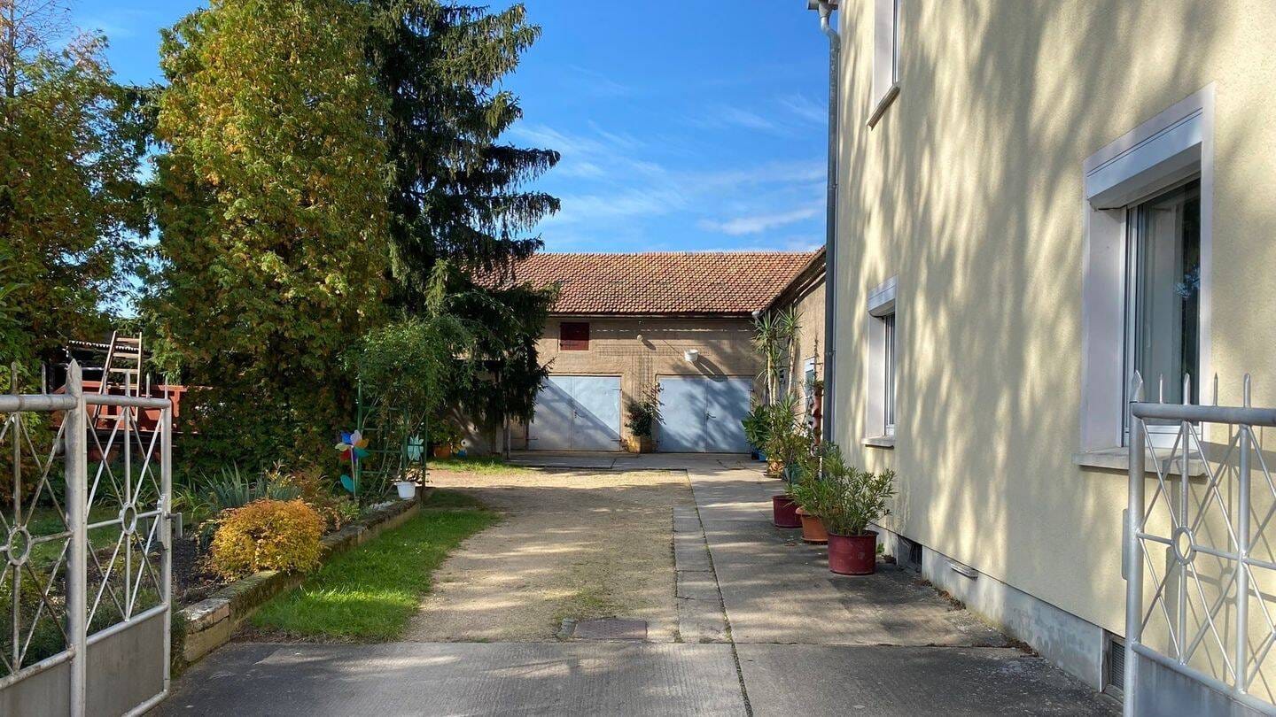 Immobilie in Rothenburg/Oberlausitz - Viel Platz mit Nebengebäude und Garagen - Bild 1