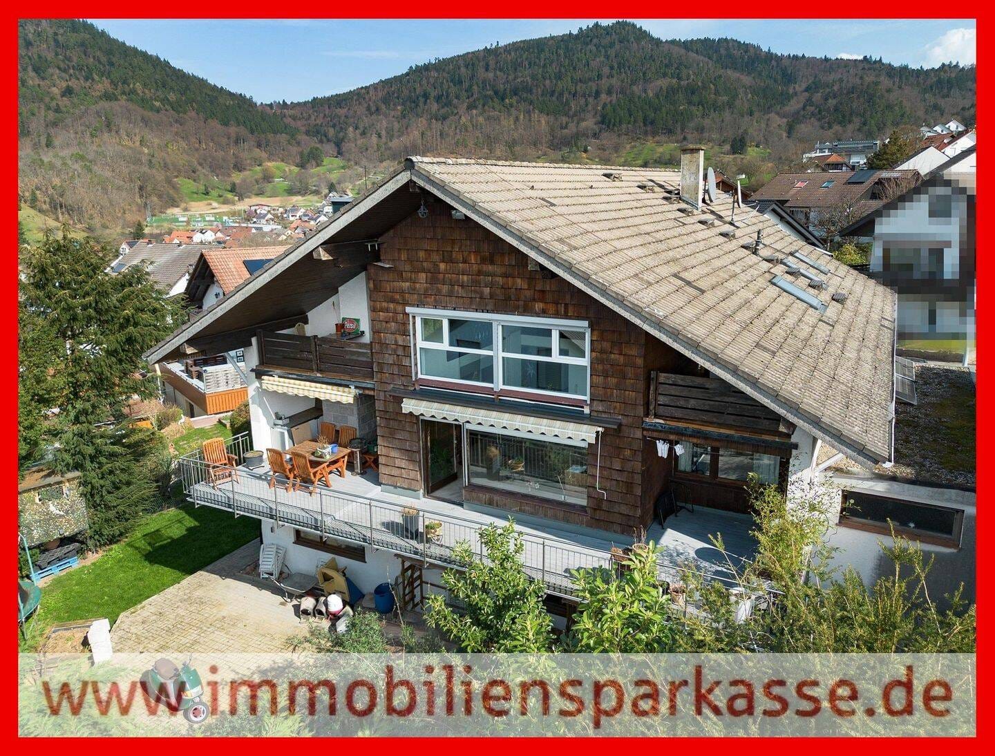 Immobilie in Loffenau - Familiendomizil mit Fernblick und vermieteter Einliegerwohnung! - Bild 0