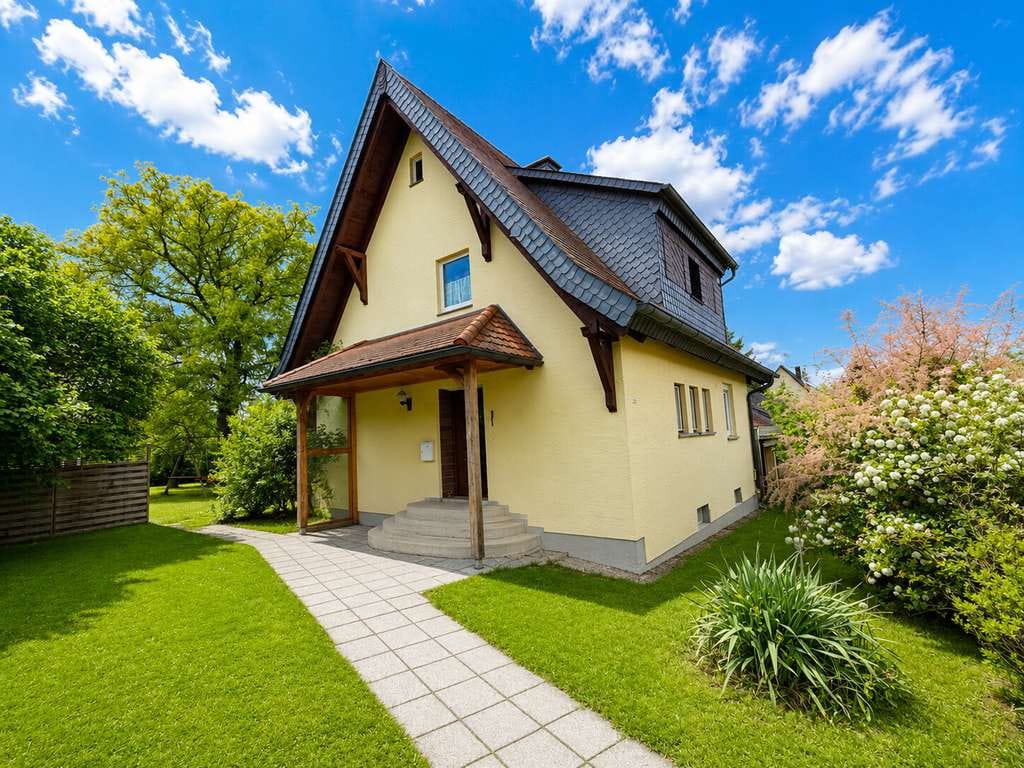 Immobilie in Uffenheim - Familientraum mit Paradiesgarten - Schnuckeliges Haus - 5 Zimmer, Terrasse, Doppelgarage, Bestlage! - Bild 1