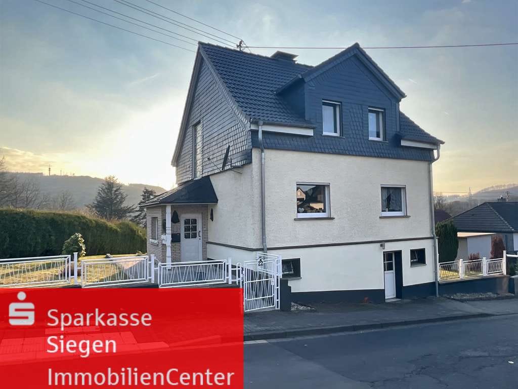 Immobilie in Brachbach - Der Möbelwagen kann kommen! Familienfreundliches Haus mit großem Garten in Brachbach
 - Bild 0