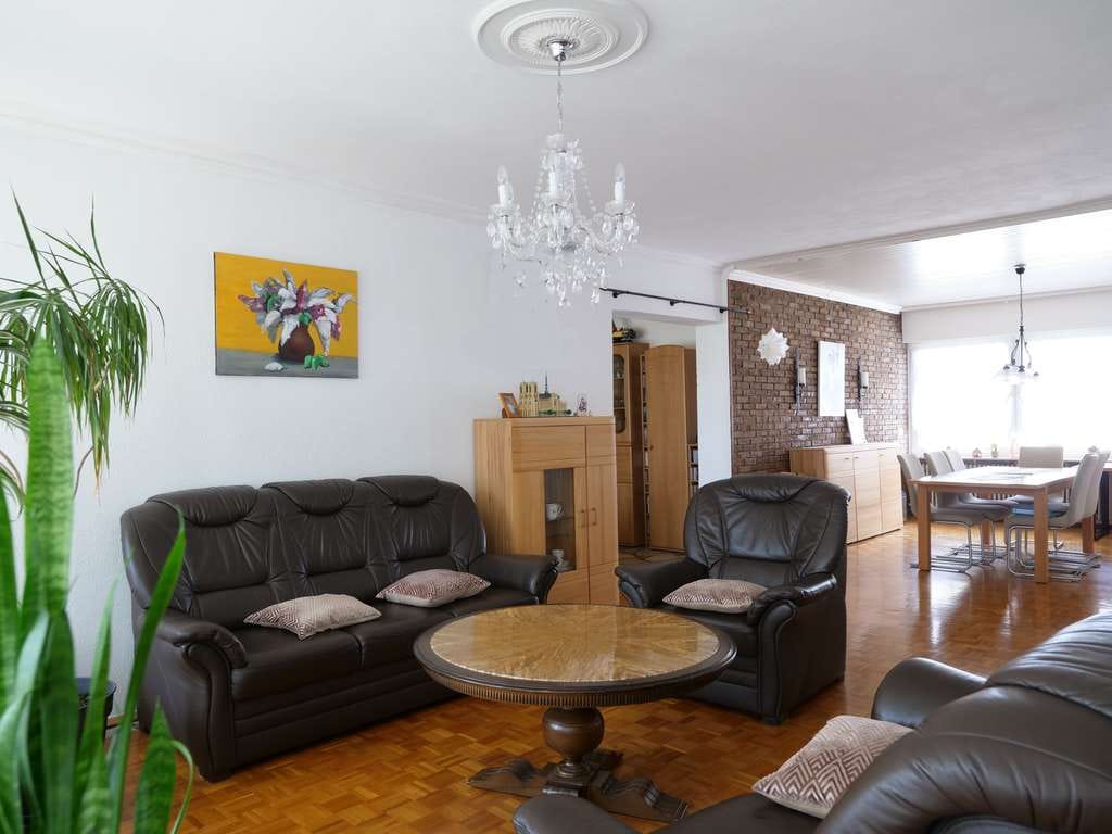 Immobilie in Erbes-Büdesheim - Viel Platz für Ihre Ideen. Großzügiger Bungalow in ruhiger Lage von Erbes-Büdesheim - Bild 1