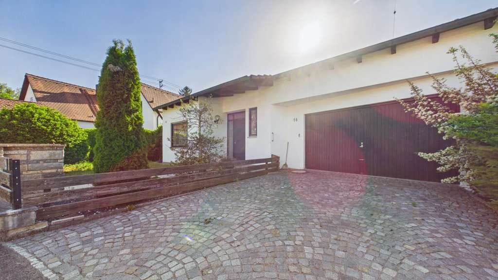 Immobilie in Neusäß - Wohnen mit Weitblick: Großzügiges Einfamilienhaus in grüner Hanglage! - Bild 4