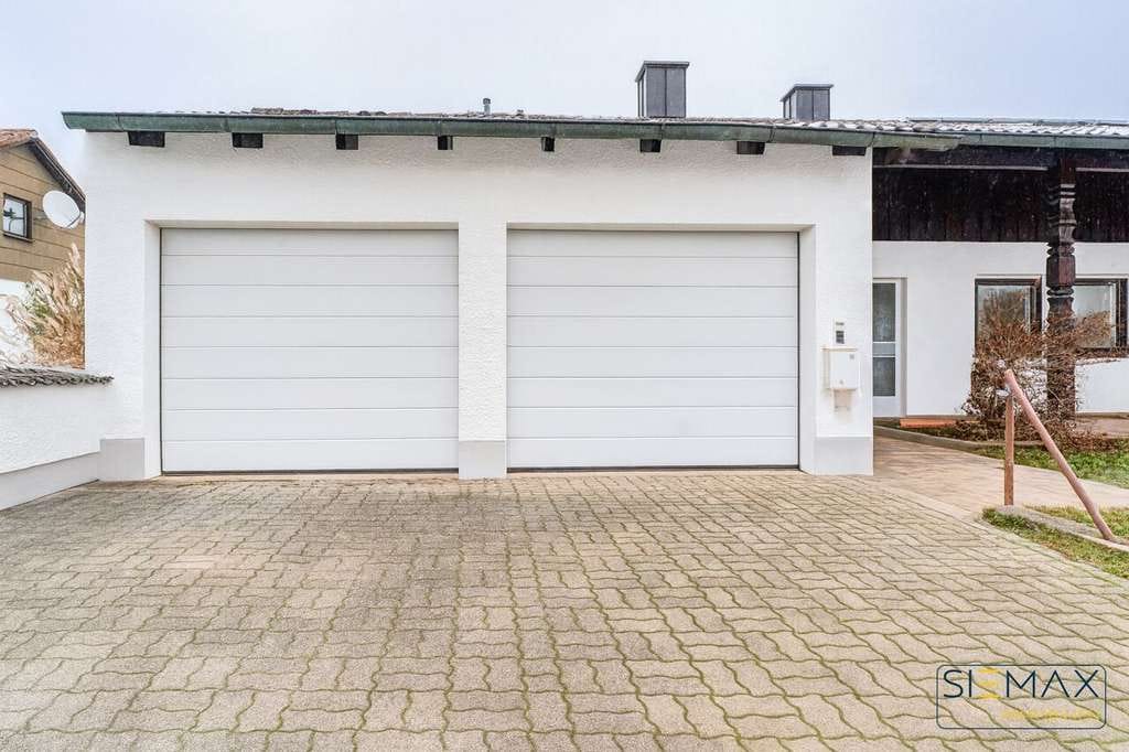 Immobilie in Essenbach - * BEZUGSFREI *
Grüner wohnen, smarter leben:
2 Einheiten mit ENERGIESPAR-GARANTIE! - Bild 1
