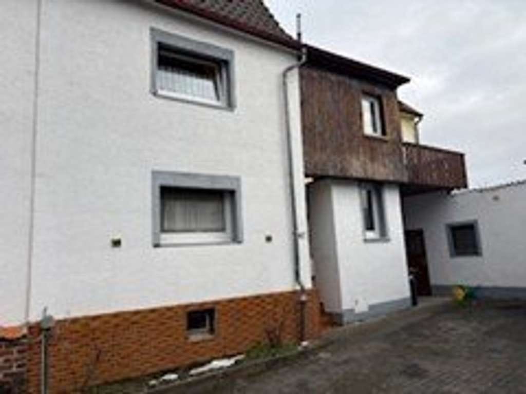 Immobilie in Bad Camberg - Reihenendhaus mit Balkon, Terrasse, 2 Garagen und sonnigem Garten in ruhiger Lage! - Bild 0