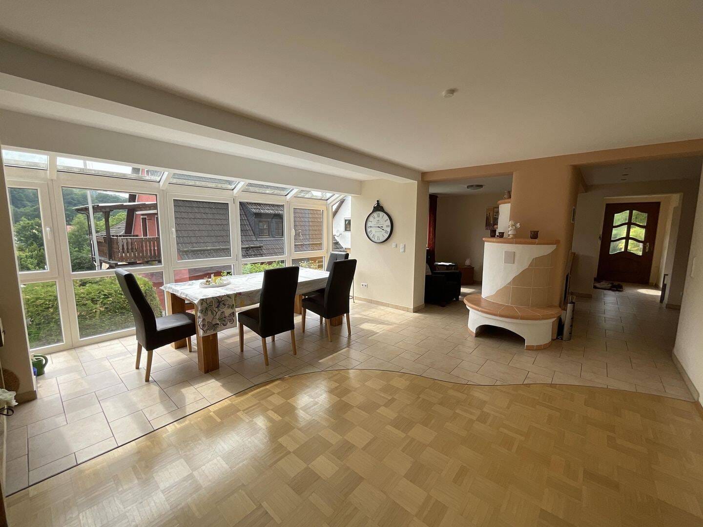 Immobilie in Bad Brückenau - Kernsaniertes Zuhause mit Wohlfühlfaktor - Kachelofen, Terrasse und ruhige Lage - Bild 4