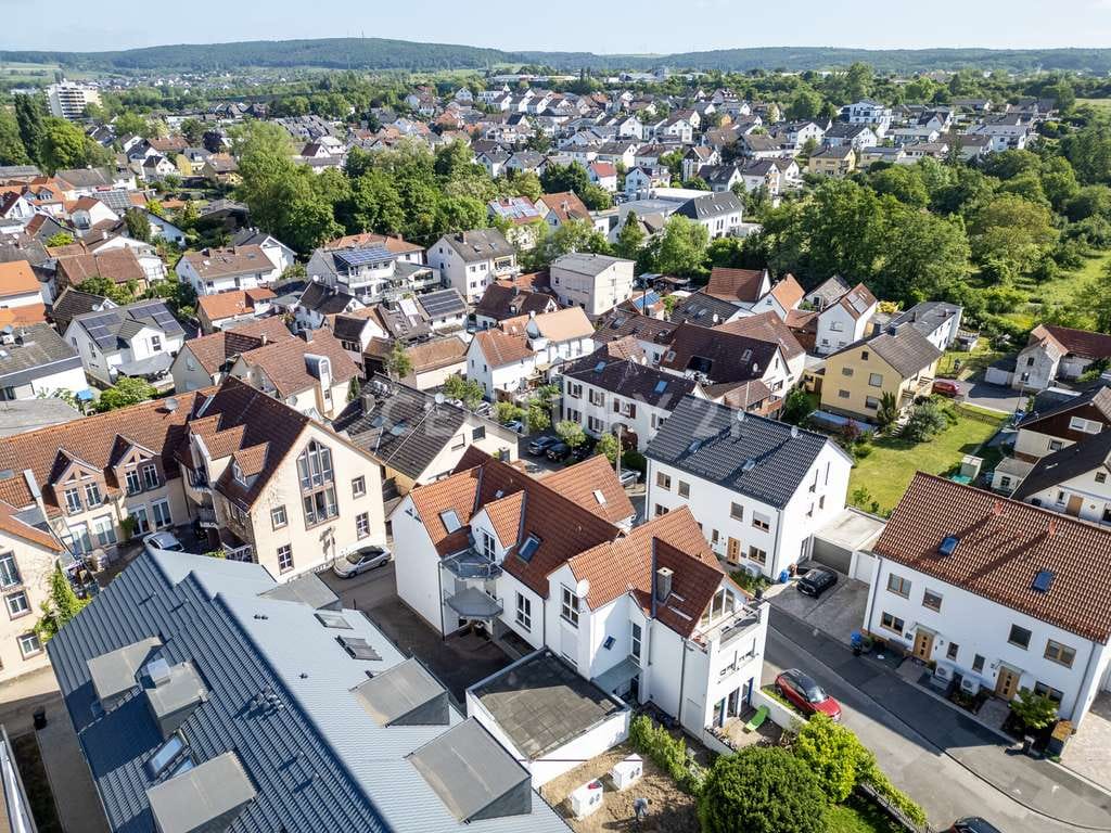 Immobilie in Hofheim am Taunus - Beste Lage, top Rendite, Kapitalanleger, Großfamilien: 3 Stellplätze, bezugsfrei, Option 3. Wohnung - Bild 1