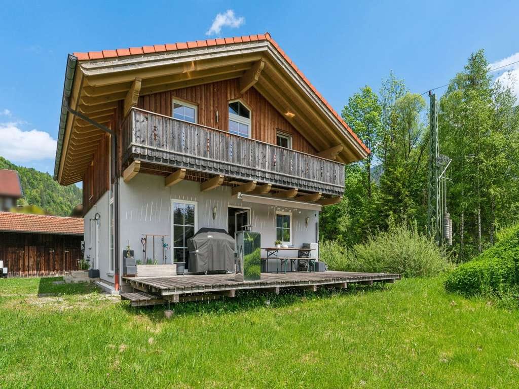 Immobilie in Oberau - Oberau: Großes, aufteilbares Baugrundstück mit modernem Einfamilienhaus  - Bild 1