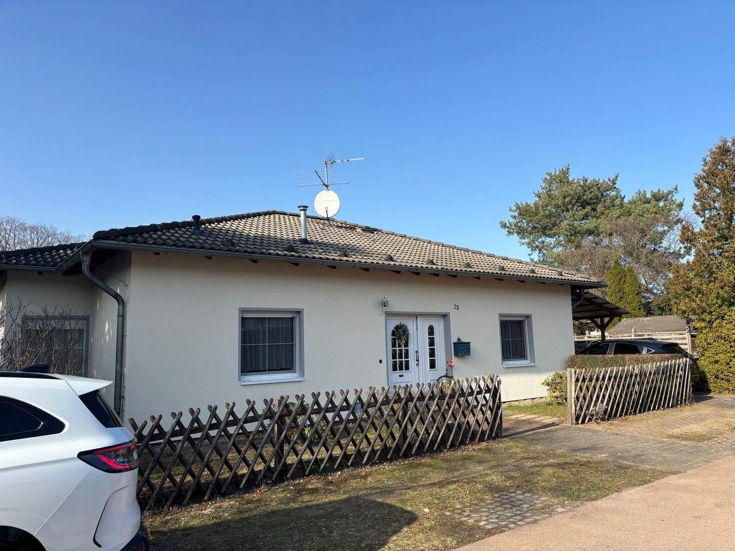 Immobilie in Coswig (Anhalt) - Bungalow in grüner und waldreicher Wohnlage !! - Bild 0