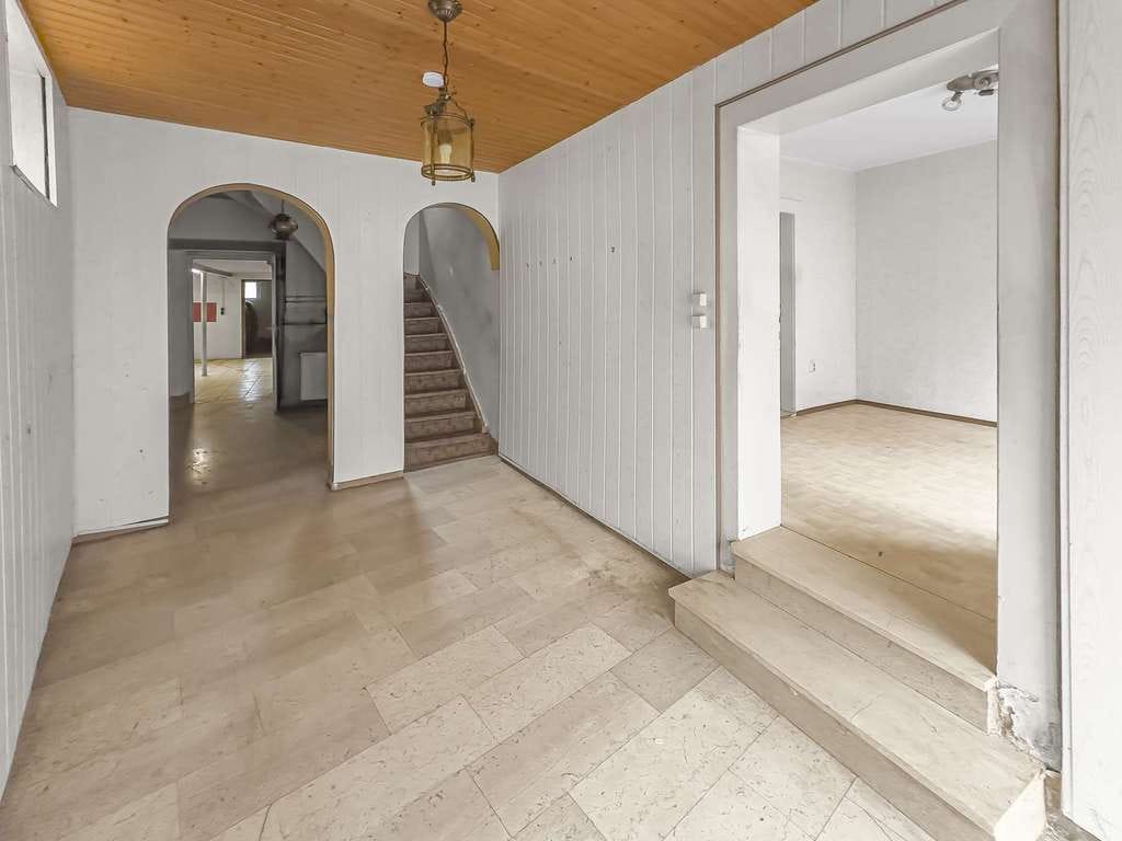 Immobilie in Siebeldingen - Einfamilienhaus im Ortskern von Siebeldingen mit kleiner Loggia und Blick auf die Queich - Bild 3