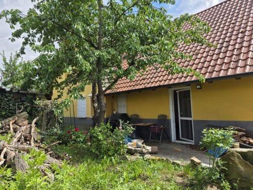 Immobilie in Wonfurt - Einfamilienhaus mit Garten und Doppelgarage in 97539 Wonfurt (ID 10681) - Bild 1